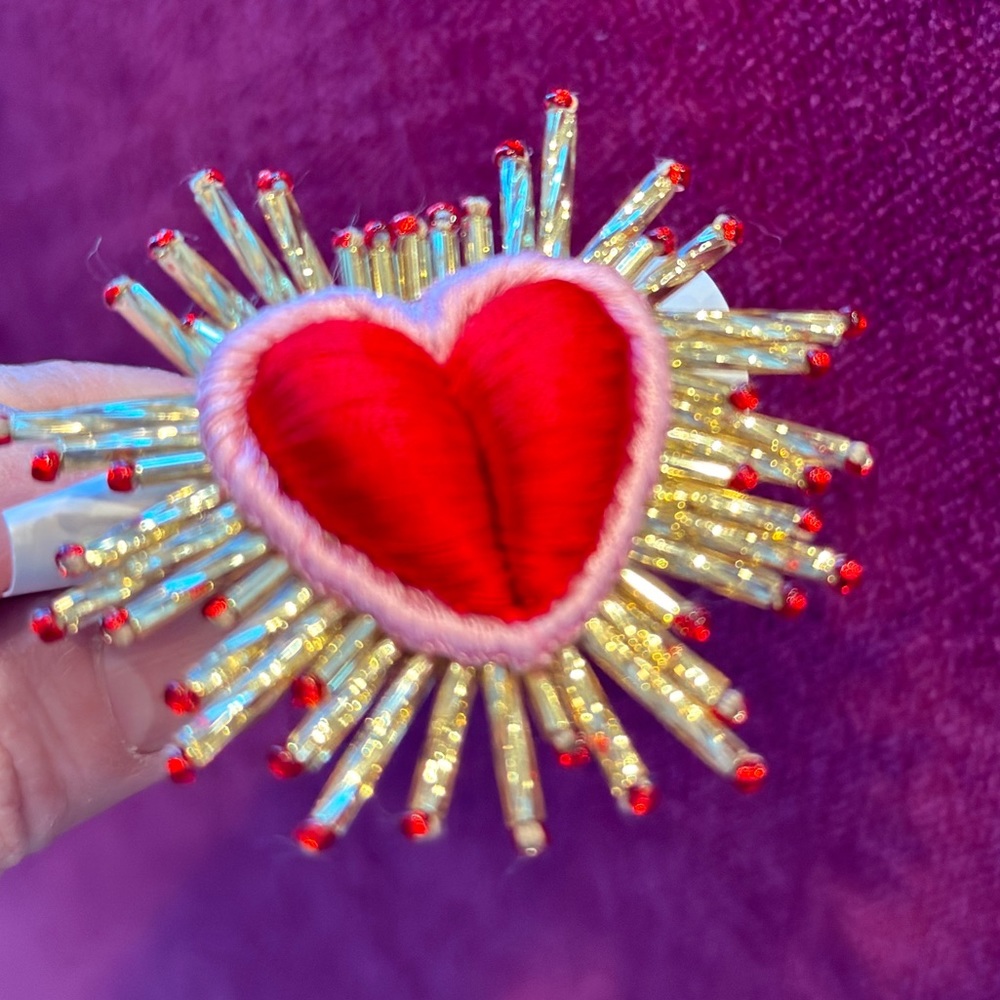 Olivia Dar Heart Brooch - Picture 7 of 9
